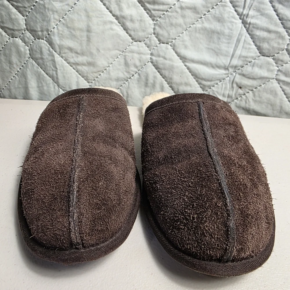 UGG Scuff Slippers Men’s Sz 11 Espresso Suede Sheepskin Wool Lined